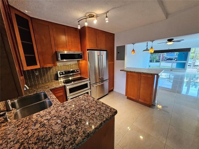 Building Photo - 733 NW 30th Ct