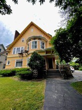 Building Photo - 69 Merriman St