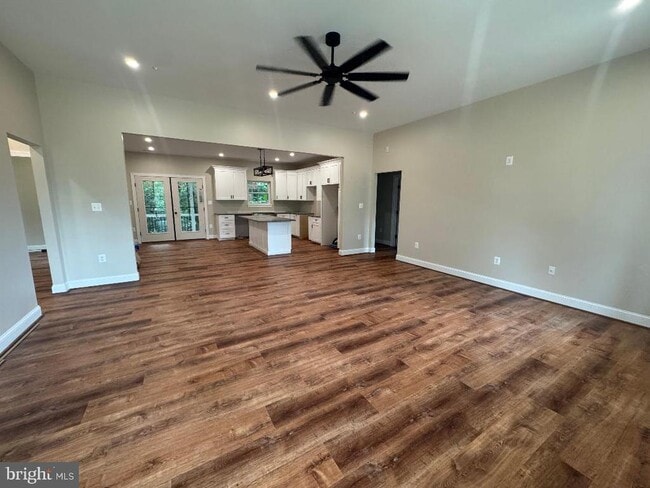 Building Photo - 23195 Esperanza Dr