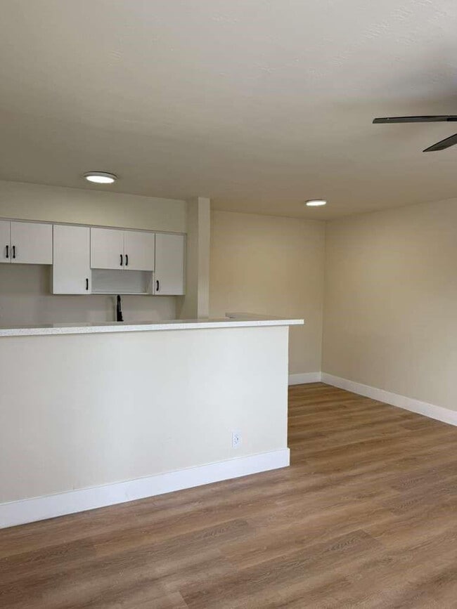 Building Photo - 101 SE 9th St