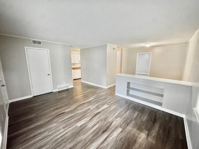 Foto del edificio - 3449 Hallbrook St