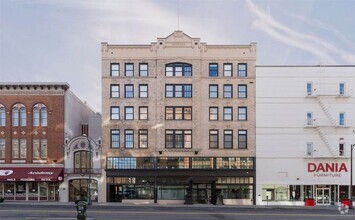 Building Photo - 315 W Riverside
