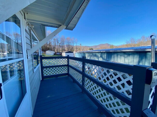 Building Photo - West AVL - Just off Smokey Park Highway, R...