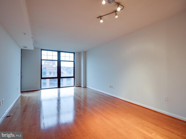 Building Photo - 1021 N Garfield St