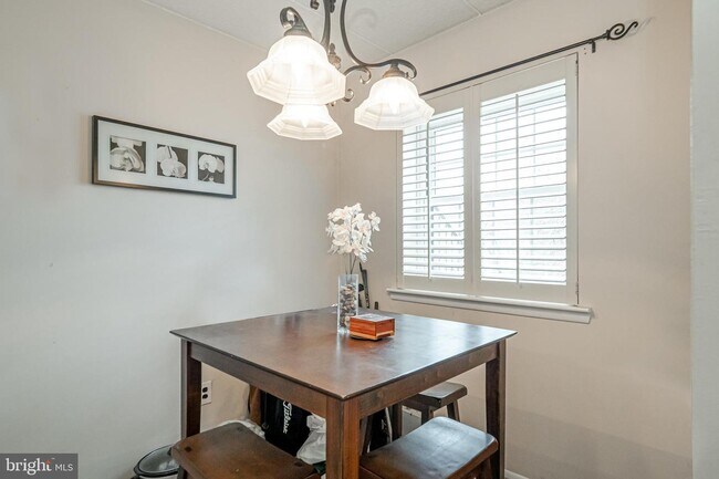 Foto del edificio - 1906 Valley Dr