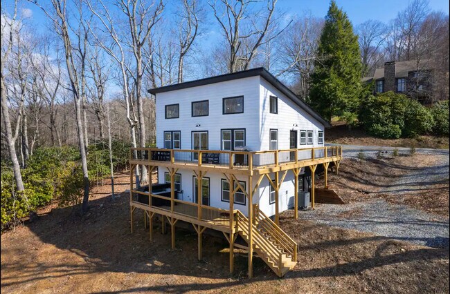 Foto del edificio - 397 Locust Hill Rd