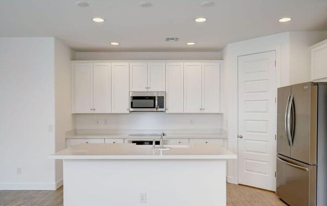 Building Photo - Stunning 3beds/2baths brand new home locat...