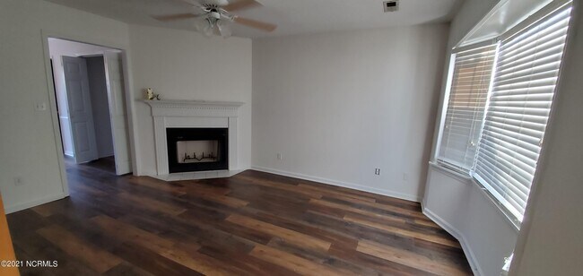 Foto del edificio - 3919 Sterling Pointe Dr