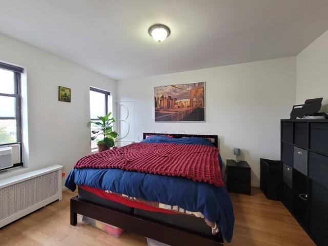 Foto del edificio - 1 bedroom in ASTORIA NY 11103