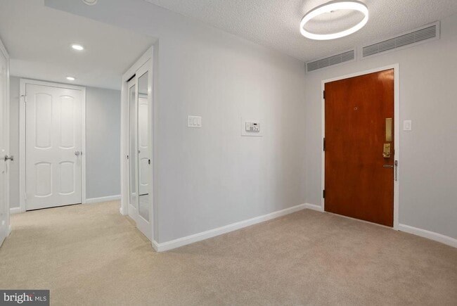 Building Photo - 1101 S Arlington Ridge Rd