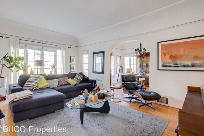 Building Photo - 1 br, 1 bath Apartment - 650 S La Jolla Av...
