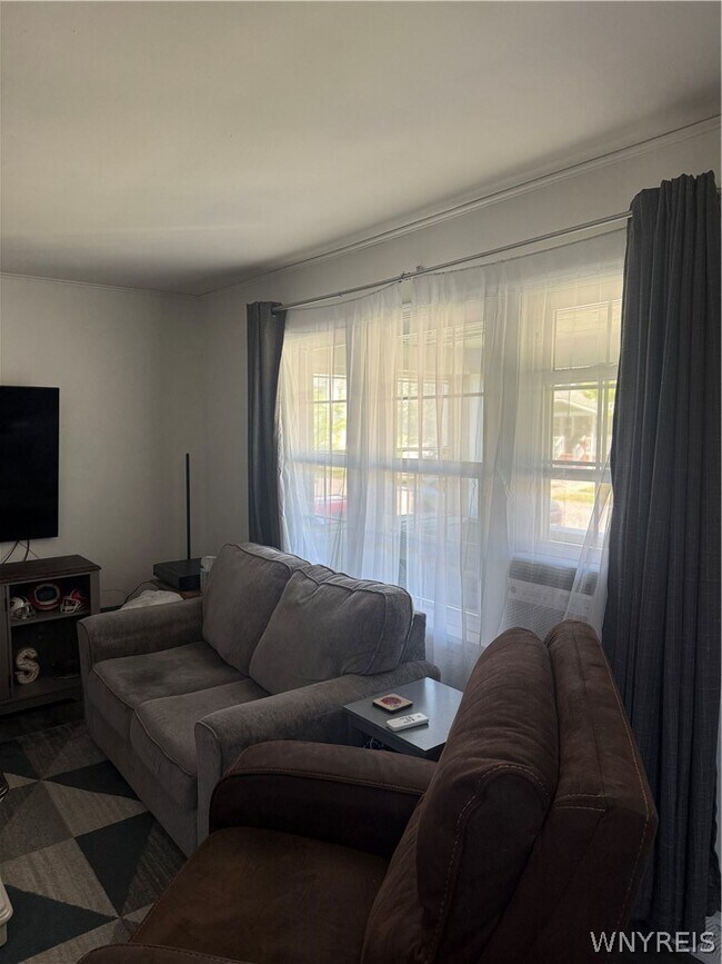 Foto del edificio - 298 W Hazeltine Ave