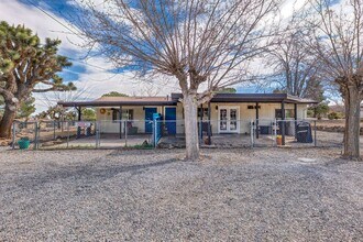 7432 Dumosa Ave