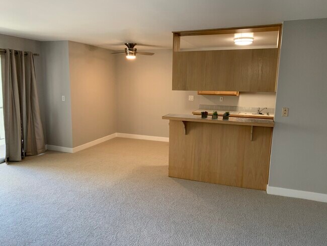 Living room - 1600 Ardmore Ave