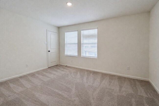 Foto del edificio - 669 Amesbury Rd