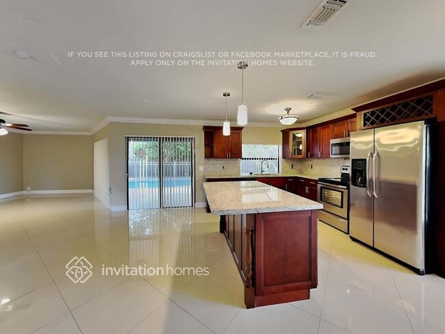Foto del edificio - 562 SW 168th Way