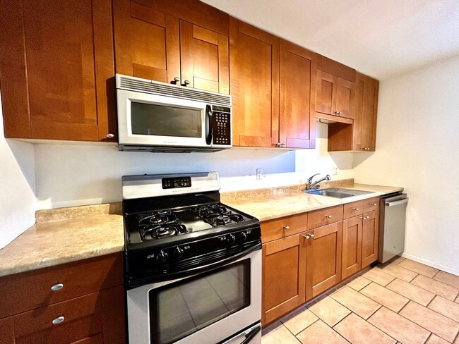 Foto del edificio - 2 Bed, 1 Bath with W/D in Normal Heights!