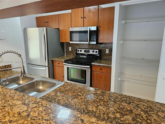 Foto del edificio - 11582 NW 44th St