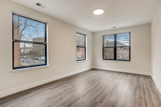 Building Photo - 416 Highland Ave