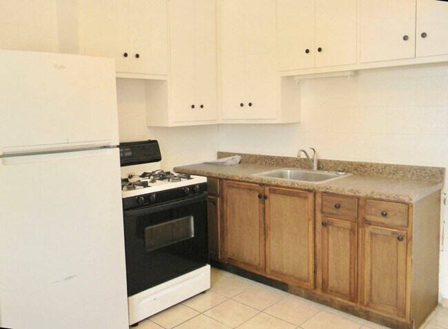 Building Photo - 804 South Avenue C, Unit B