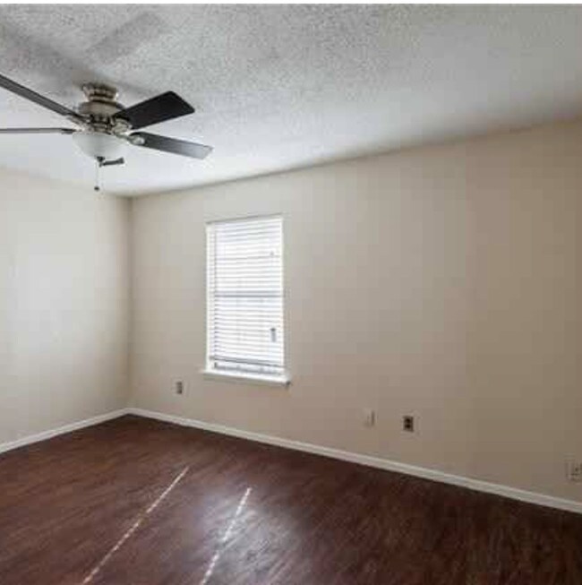 Bedroom - 5504 Columbia Ave