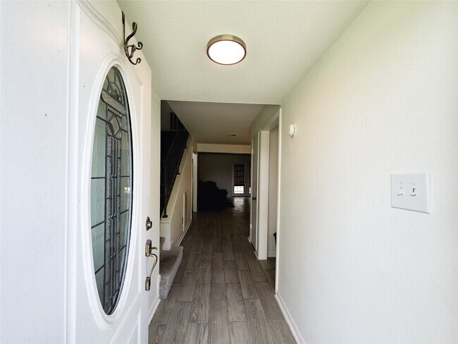 Foto del edificio - 8936 Glacier Ave
