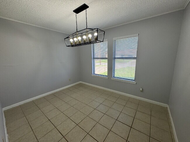 Foto del edificio - Excellent 3 bedroom 2 bath in great neighb...