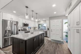 Building Photo - 7340 N Vía Camello Del Norte