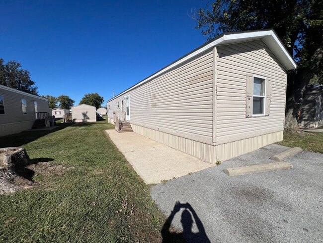 Building Photo - 137 Burch St