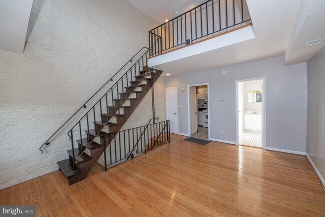 Building Photo - 749 N 24th St