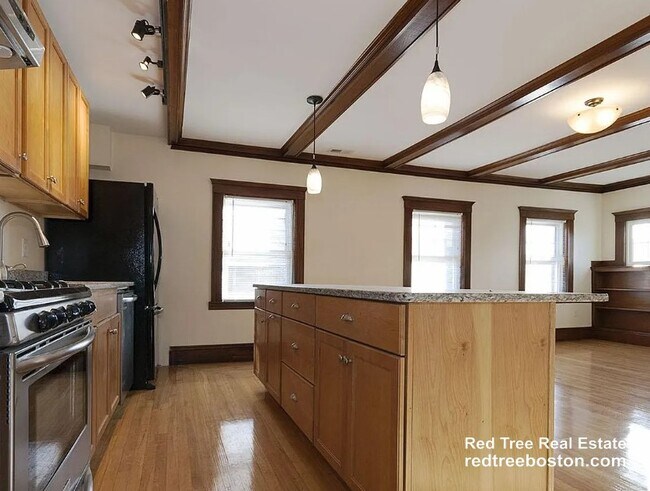 Building Photo - 34 Bentley St