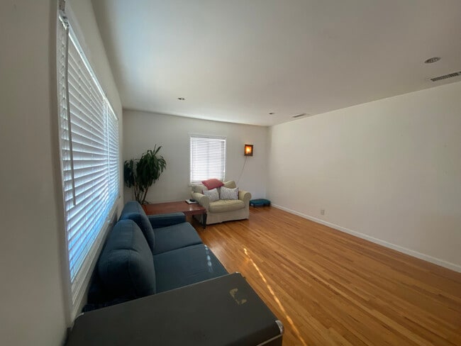 Building Photo - 21418 Meyler St
