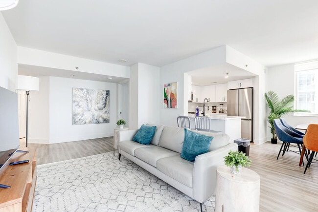 Building Photo - 1331 S Eads St