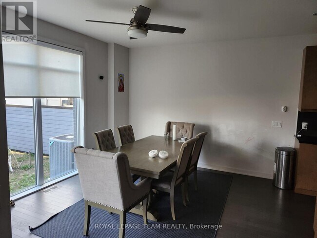 Photo du bâtiment - 532 Tenor Rdg