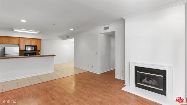 Foto del edificio - 2335-2335 S Bentley Ave