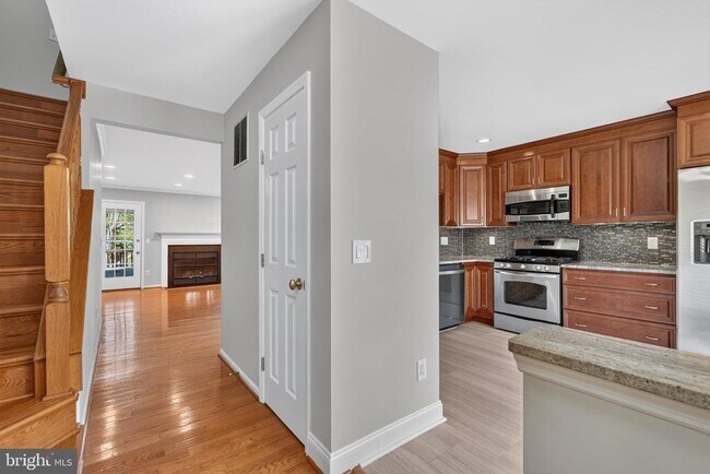 Building Photo - 7014 Gatton Square