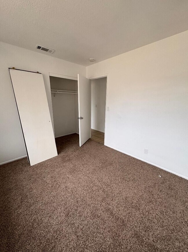 Foto del edificio - 4 BEDROOM 2 BATH HOUSE FOR RENT IN HEMET CA