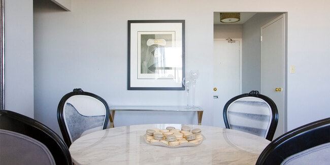 Dining Area - 3000 Dufferin St