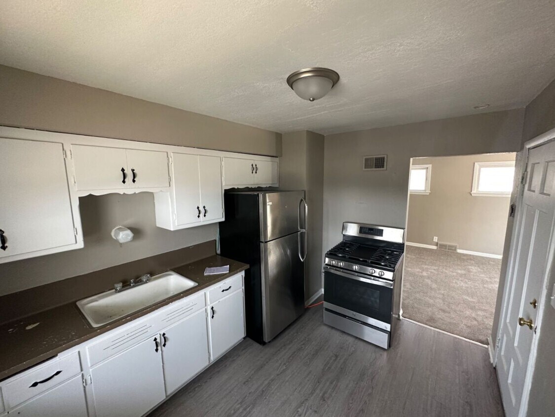 Foto principal - 5641-5643 N 61st St. (Duplex)