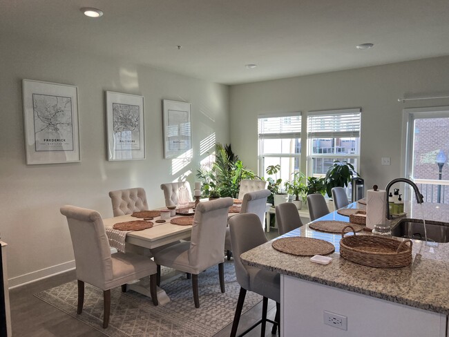 Dining room - 1803 E Chase St