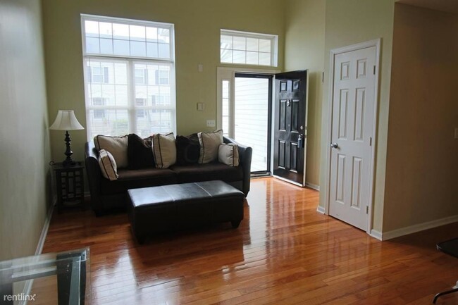 Building Photo - 3 br, 2.5 bath Condo - 8290 Catalpa Ridge ...