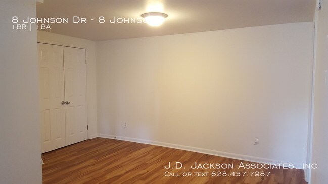 Foto del edificio - 8 Johnson Drive