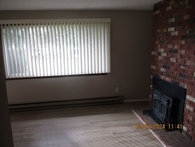 Building Photo - 631 N 13th St