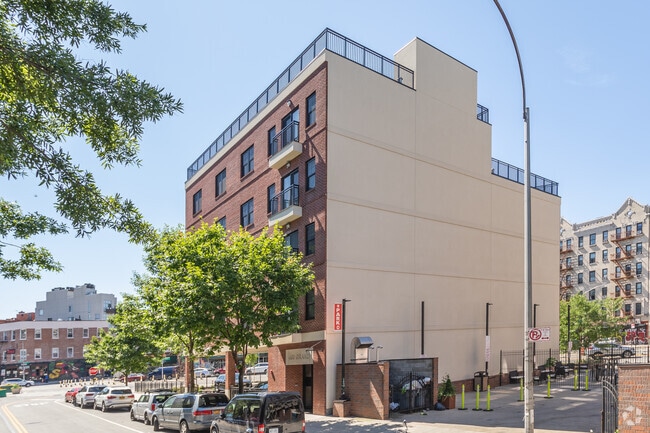 Building Photo - 460 Grand St