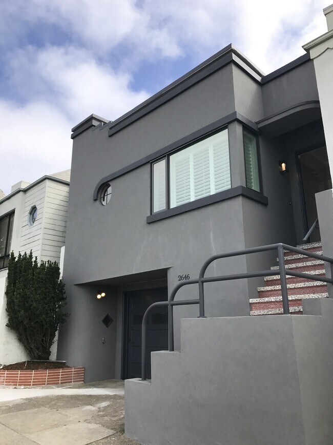 Building Photo - Bright and Elegant Home in Desirable Inner...