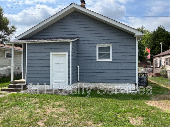 Building Photo - 3214 Newton Ave