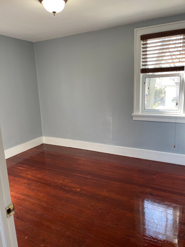 Building Photo - 1307 Davis Ave