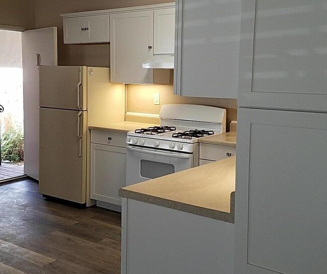 Building Photo - 160 Clarendon Rd