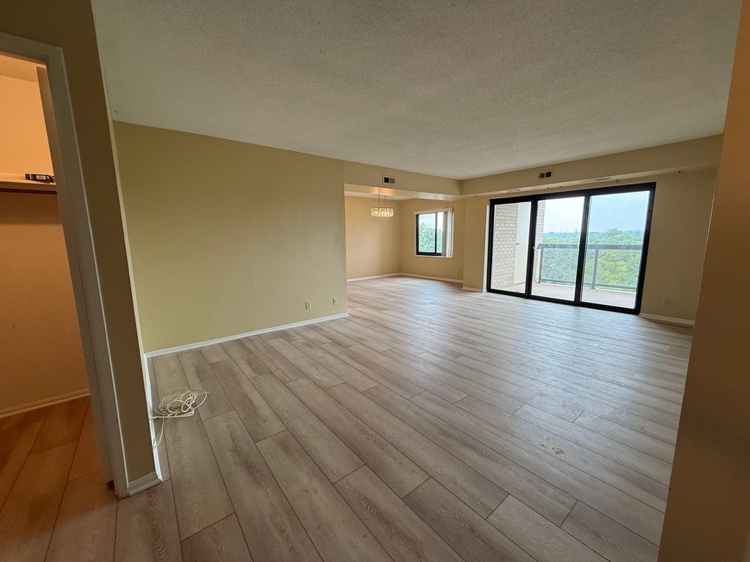 Building Photo - 205 Yoakum Pkwy