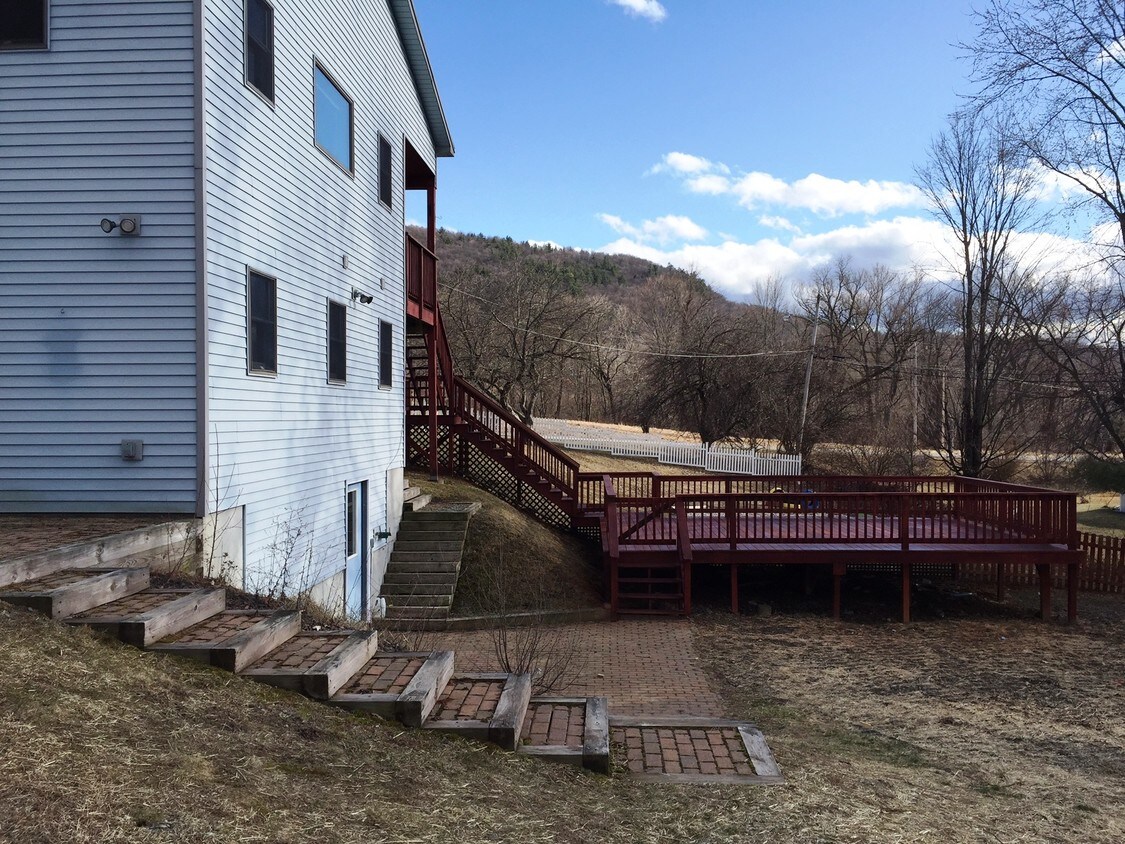 27 Lillian Dr, Castleton, VT 05735 Townhome Rentals in Castleton VT